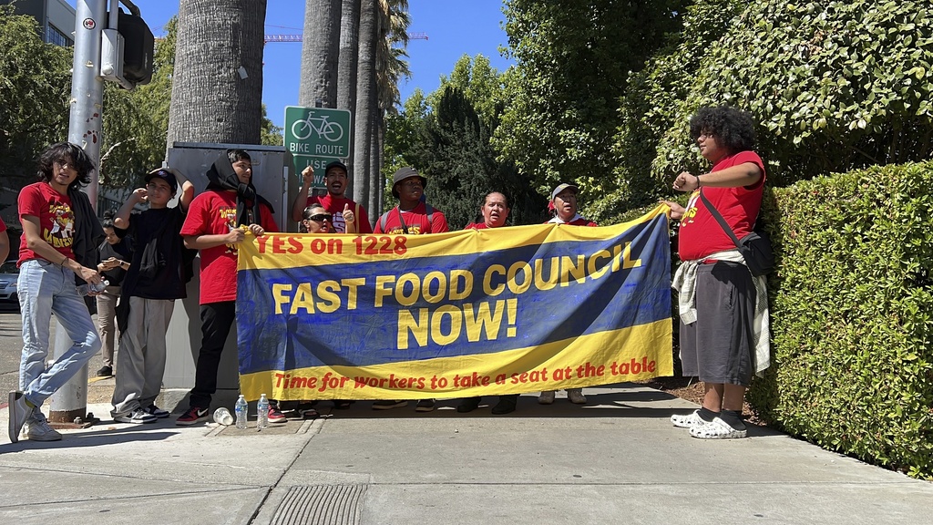 California governor signs law setting 20 minimum wage for fast food Minimum Wage California 2025 Fast Food